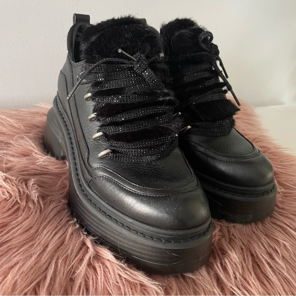 Black Women's Platform Sneakers - Picture 5 of 10